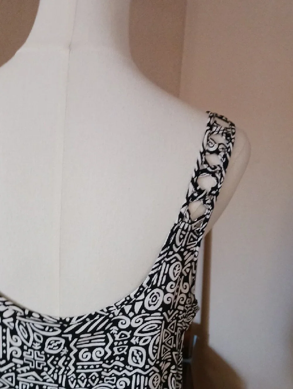 Material Girl- Black & White Patterned Scoop Neck Tank Top - Picture 9 of 13